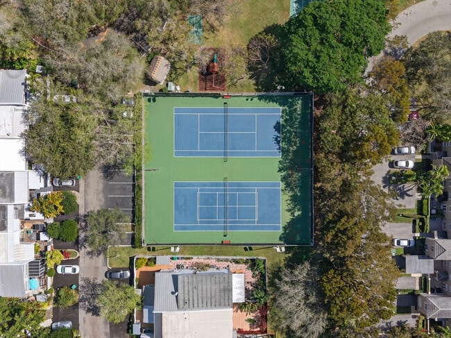 Building Photo - 4945 SW 71st Pl