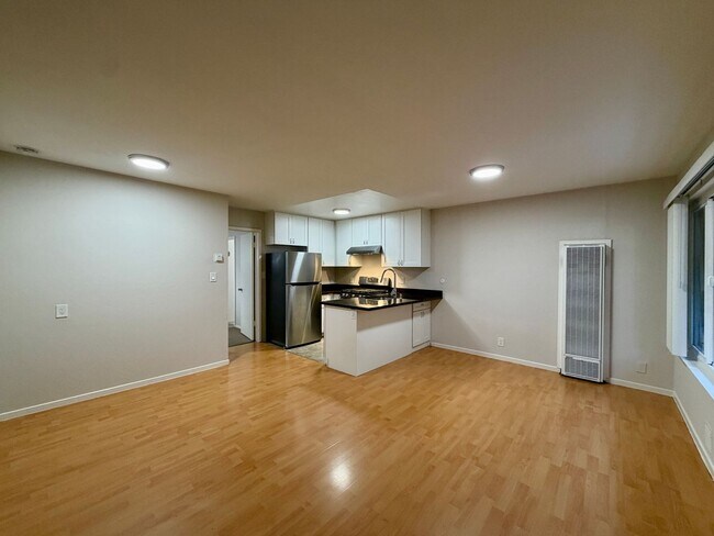 Interior Photo - 475 Alcatraz Ave
