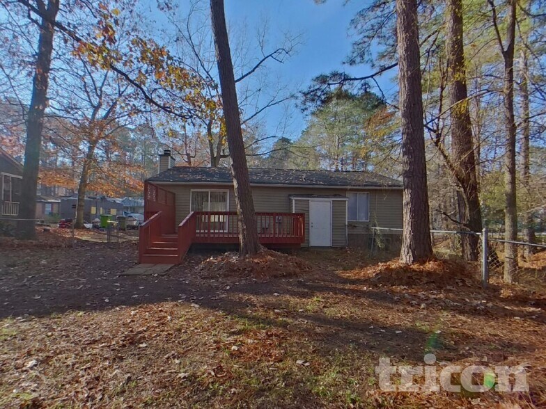 Building Photo - 201 Raintree Dr