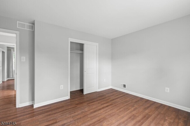 Building Photo - 193 Beekman Ln