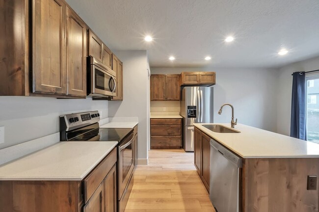 Building Photo - Join this growing Mapleton Village Community.