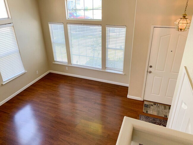 Building Photo - RENT REDUCED on 4 Bedroom with Huge Backyard!!!