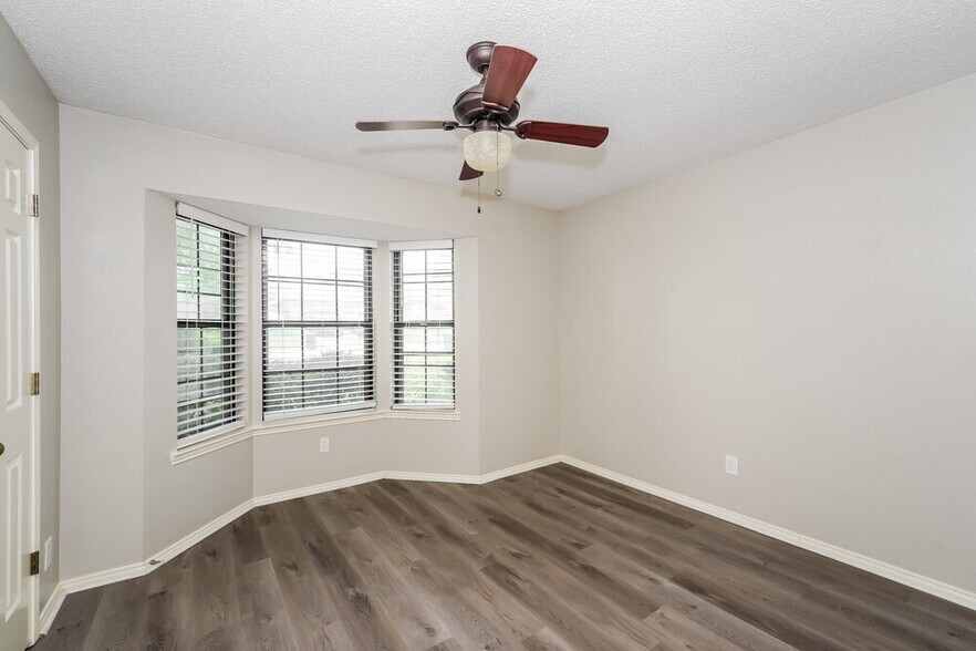 Building Photo - 709 Daniels Dr