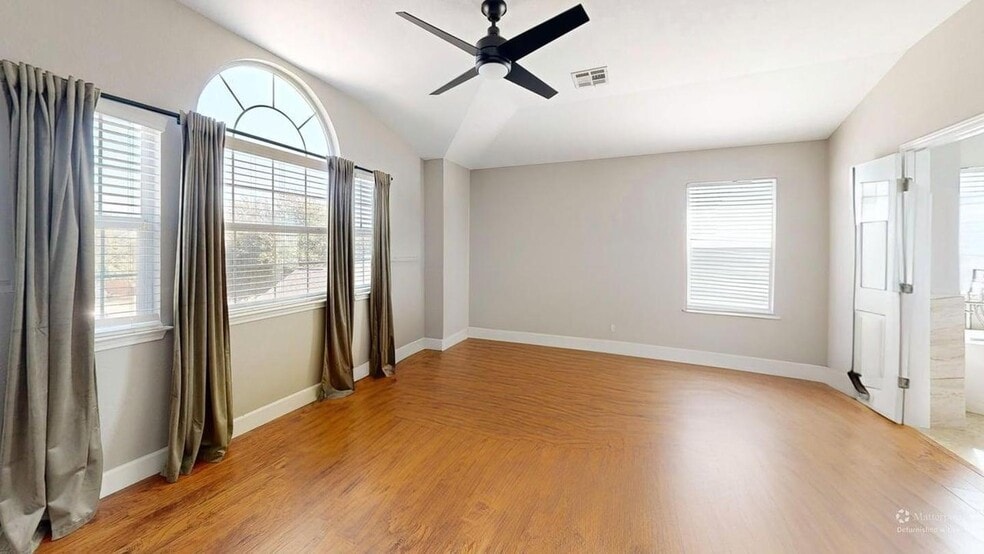 Building Photo - 2105 Huxley Ln