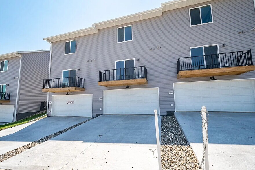 Building Photo - 625 Catherine Dr