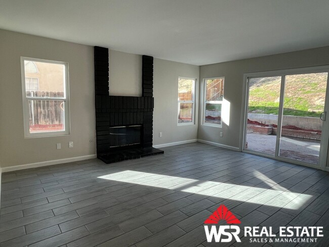 Building Photo - Stunning 4-Bedroom Remodeled Home for Rent...