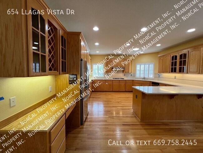 Building Photo - 654 Llagas Vista Dr