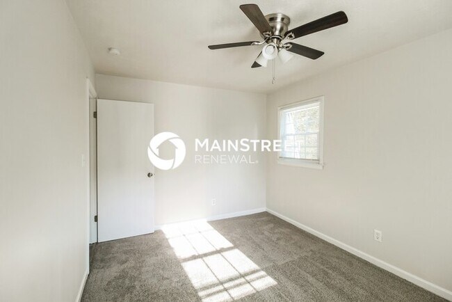 Building Photo - 4 Bedroom Pet-Friendly Home in CONYERS, GA...