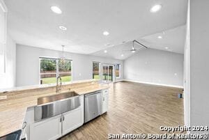 Building Photo - 950 Paradise Dr