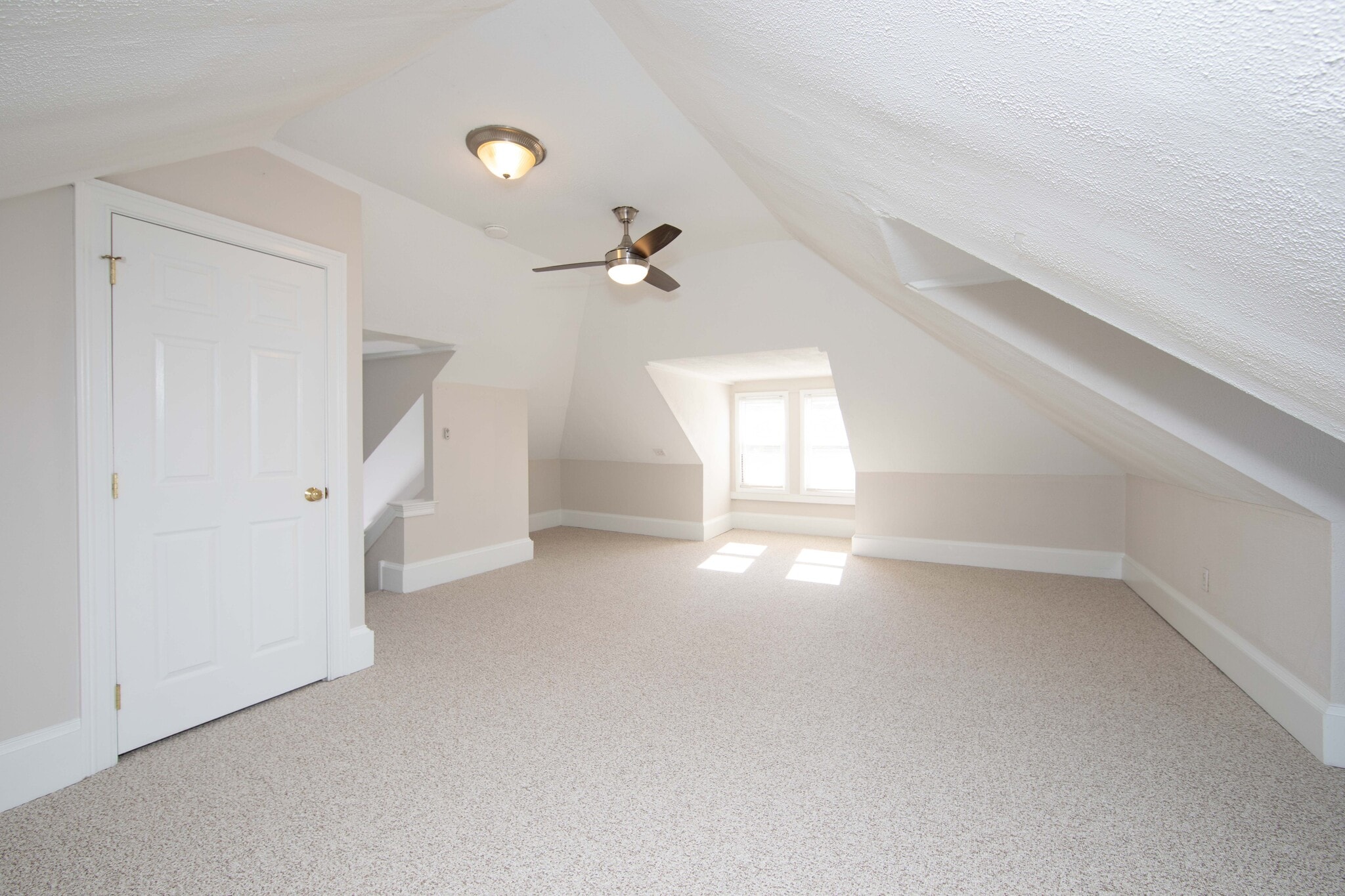 Bonus Room/Loft - 911 Eldridge Ave