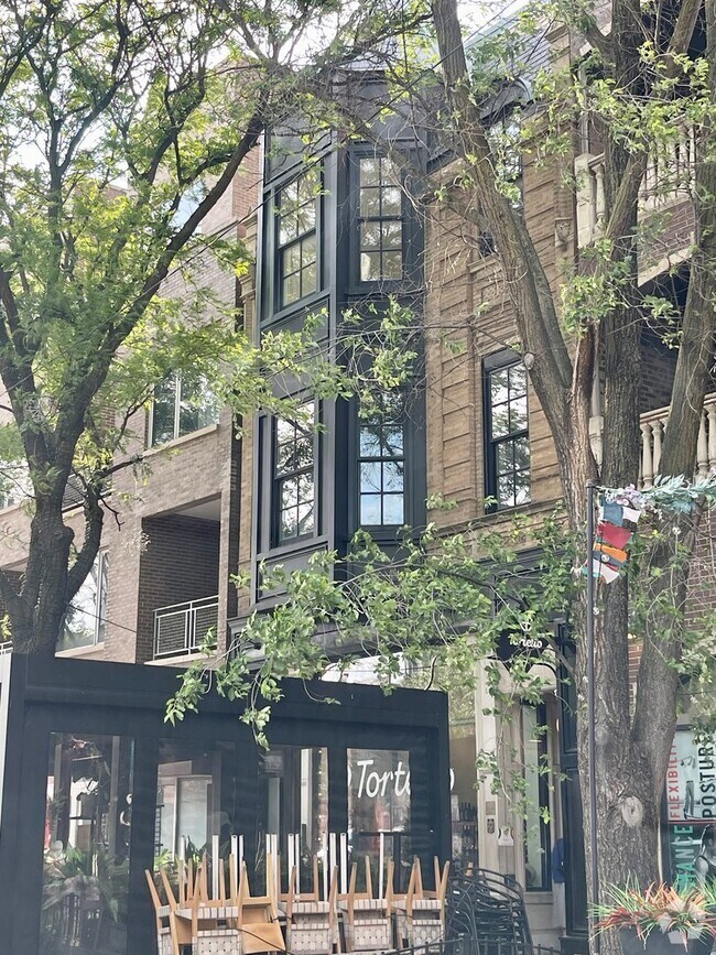 Building Photo - 1746 W Division St