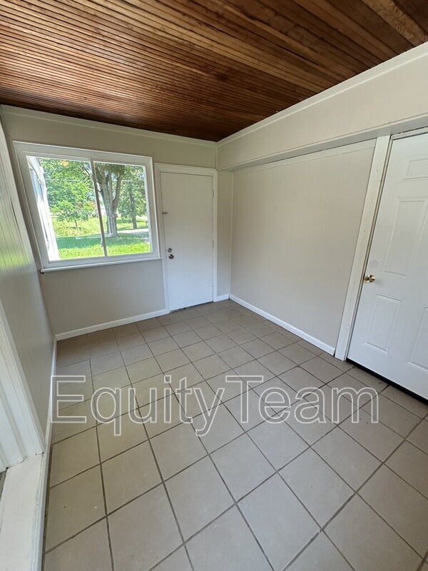 Building Photo - 10541 Eltzroth Rd