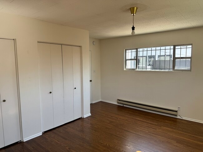 Building Photo - 2833 Somerset Dr