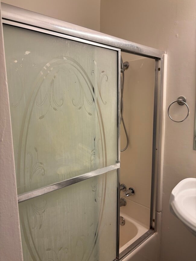 Building Photo - Pet-Friendly Spacious 4-Bedroom Condo in G...