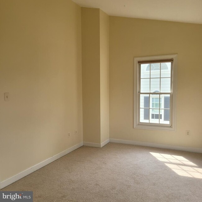 Building Photo - 218 Temple Dr