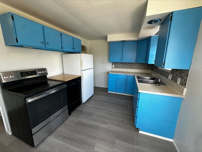 Building Photo - 2bd/1ba Seattle Home