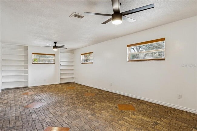 Building Photo - 521 Brookside Cir