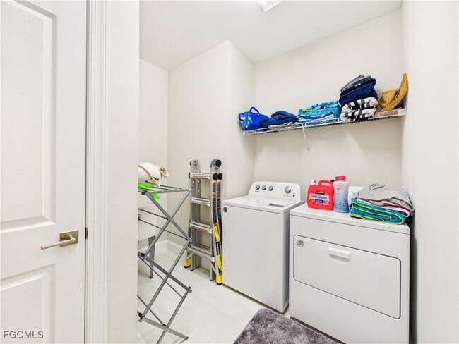 Building Photo - 19563 Utopia Ln