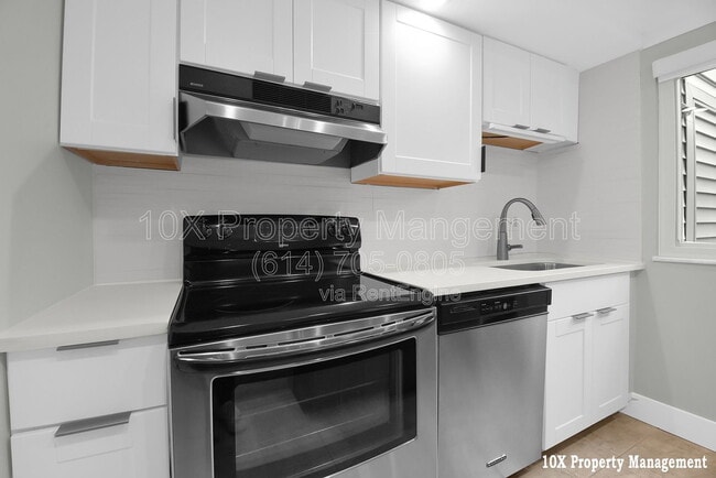Building Photo - 911 Manor Ln