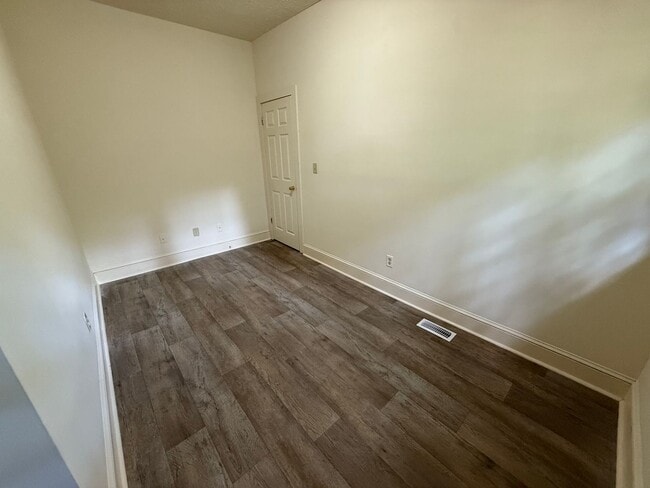 Building Photo - Bloomfield