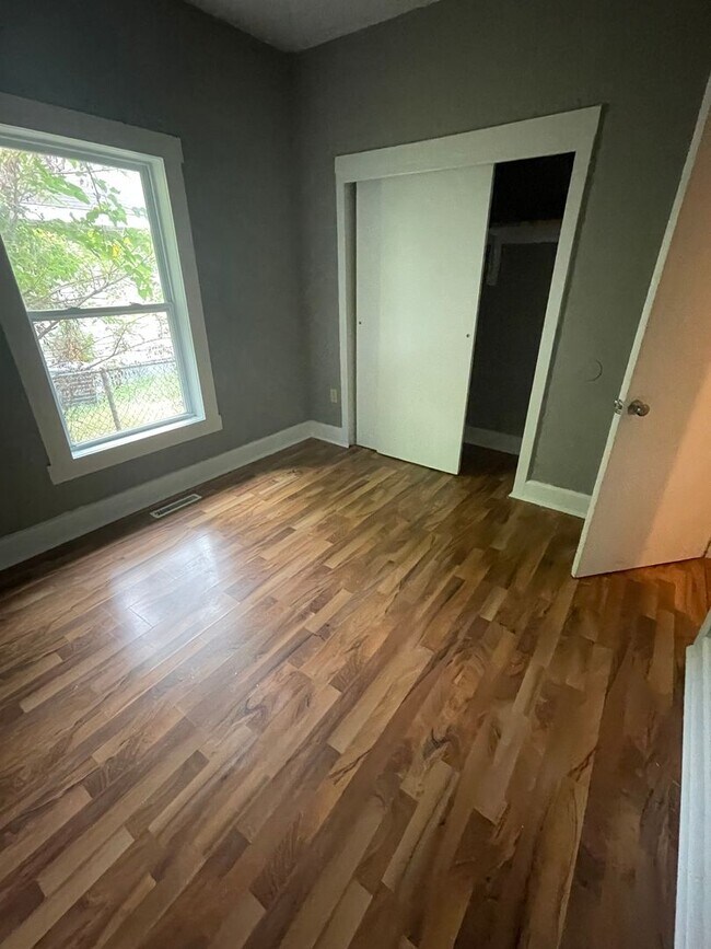 Building Photo - Spacious 3 Bedroom 1 Bath home available now!