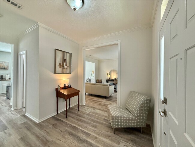 Building Photo - 2 Twin Feather Pl