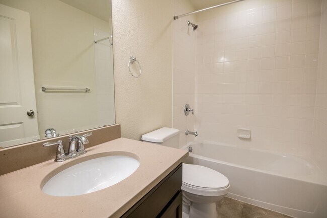 Building Photo - 2 Bedroom 2 1/2 Bath in Mosaic