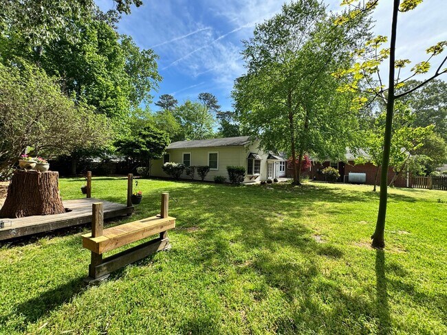 Building Photo - Recently Updated 4-Bedroom Ranch Home w/a 2 Bedroom Guest Cottage! Ready 05-01-26! Pet Friendly Home