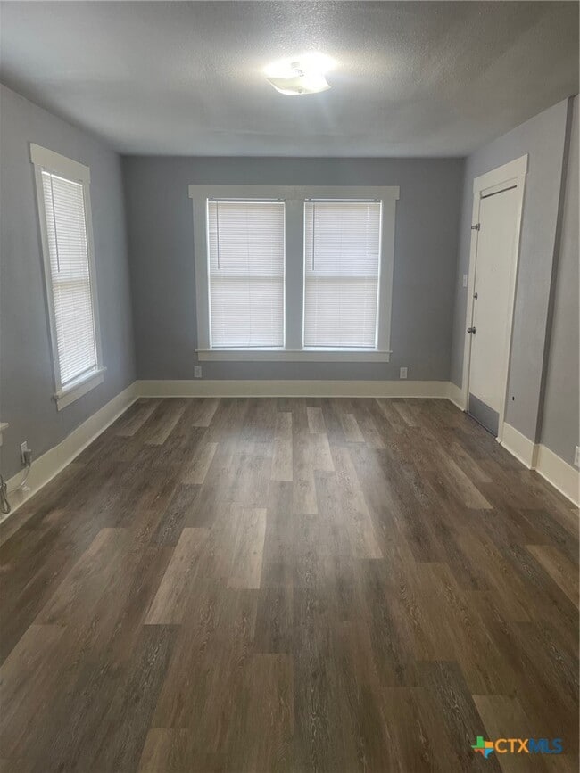 Building Photo - 205 E Kingsbury St