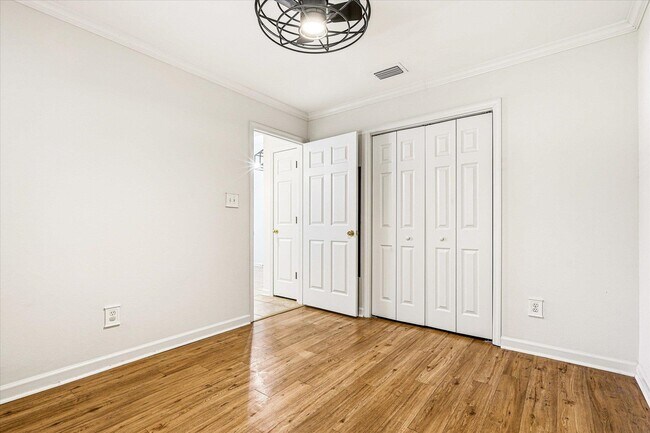 Building Photo - 335 Dreadnaught Ct