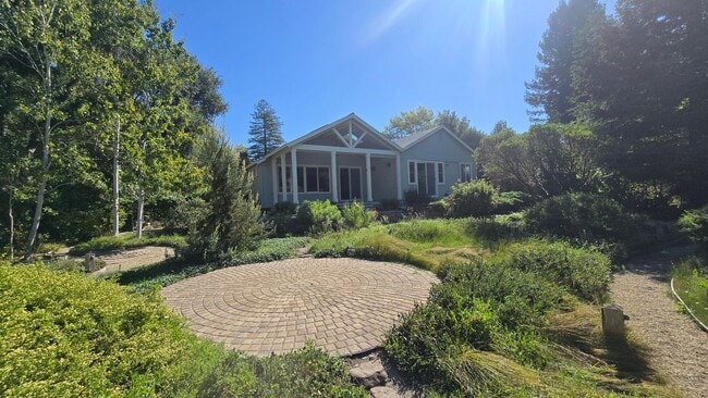 Building Photo - Private, peaceful home on nearly half an a...