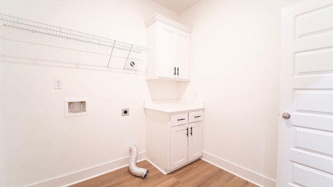 Building Photo - Move-In Special! Free January Rent — Stunning Like-New 4-Bedroom Home Just Minutes from Fort Stewart