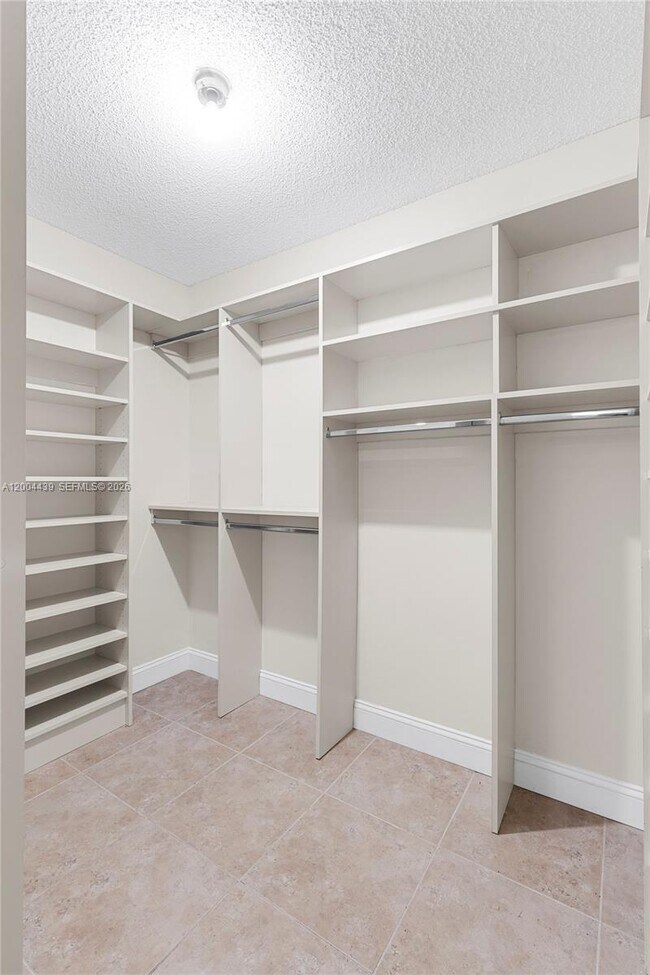 Building Photo - 1524 Whitehall Dr