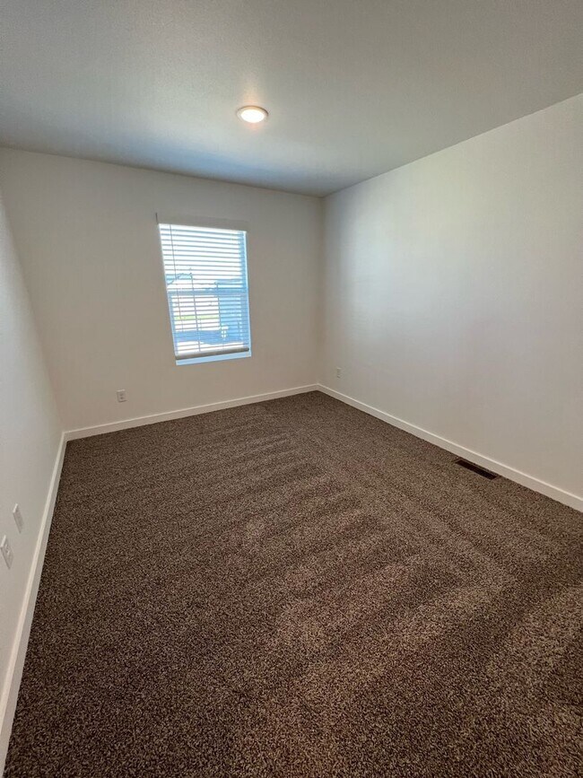 Building Photo - 1/2 Off First Month's Rent by 1/15/2026!! Featherston Village - Modern Living - 2 Bedroom/2.5 Bath