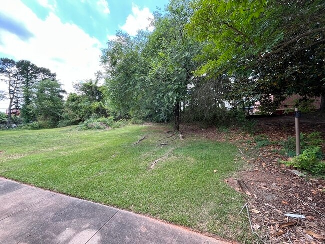 Building Photo - 7320 Briardale Dr