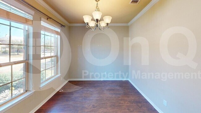 Building Photo - 5804 Valley Haven Way