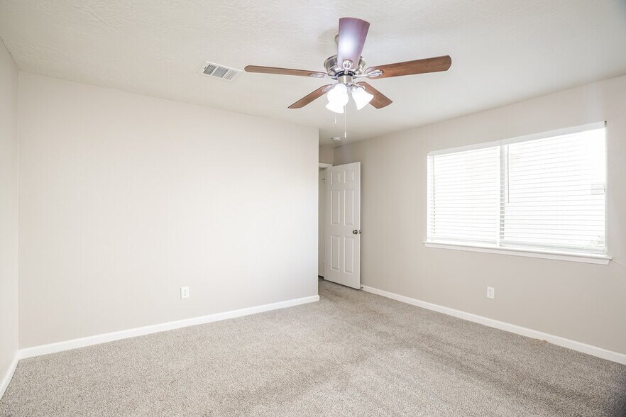 Building Photo - 16751 Dew Drop Ln