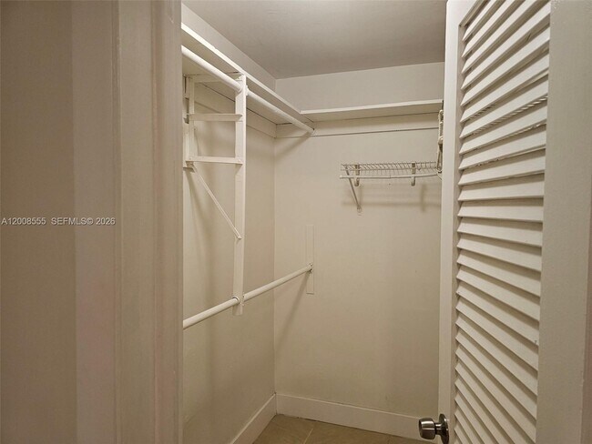 Building Photo - 900 Tallwood Ave