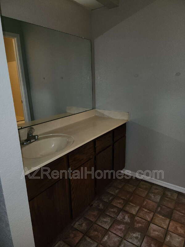 Building Photo - 2035 S Elm St