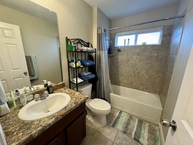 Building Photo - 3-bed 2-bath 2-car garage with screened in porch & backyard shed in Riverside Grove cul-de-sac.