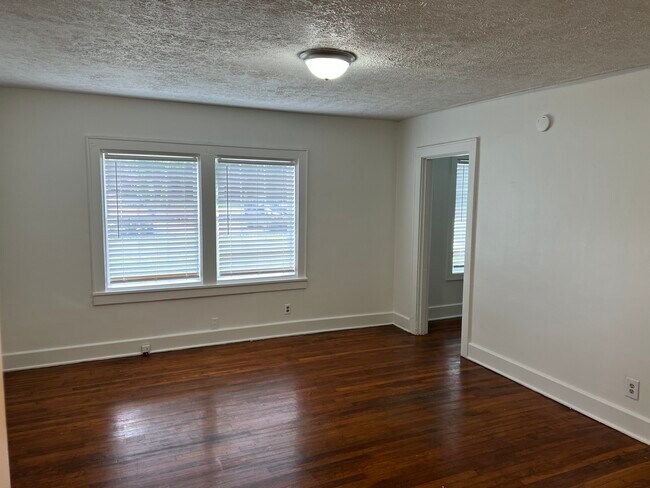 Building Photo - 419 Belmont Ave