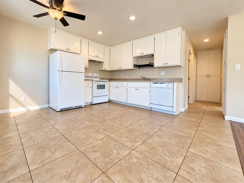 Building Photo - 9906 Buena Vista Dr