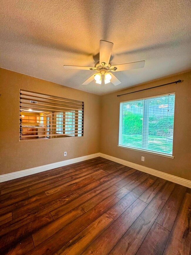Building Photo - 477 Fisher Cir