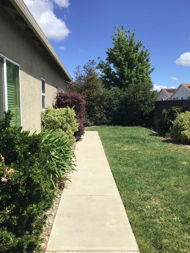Building Photo - Beautiful Home - $200.00 of first month's rent