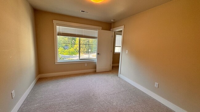 Building Photo - 3755 Monterey Ct NE