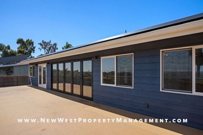 Building Photo - Exquisite Pacific Beach 4 bedroom located on a quiet cul-de-sac in the coveted Floral Terrace com...