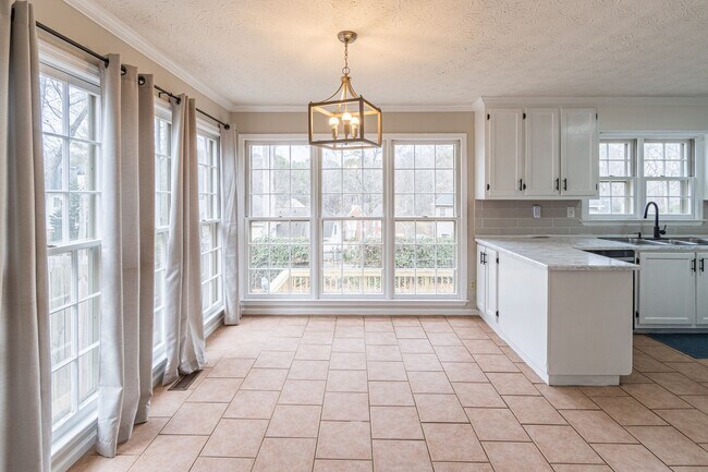 Building Photo - Welcome to this stunning 4-bedroom, 3-bathroom home located in the vibrant neighborhood of Kriste...