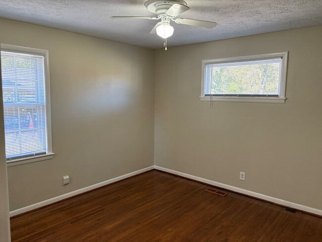 Rear bedroom - 58 Brookwood Ter