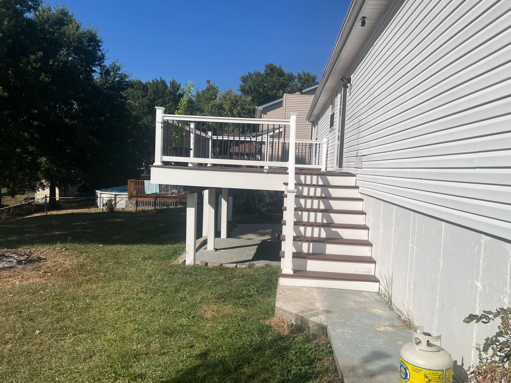 Building Photo - 563 Summit Hills Dr
