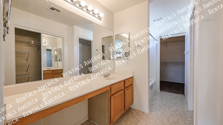 Building Photo - 1110 E Coppola St